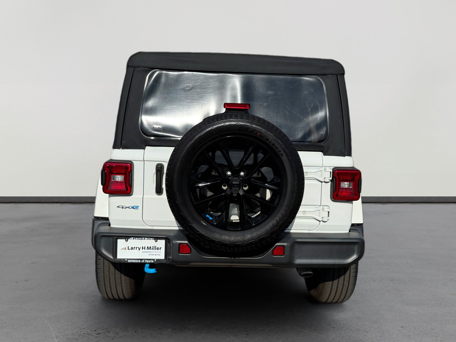 Used 2023 Jeep Wrangler Unlimited Sahara AWD/4WD image 4