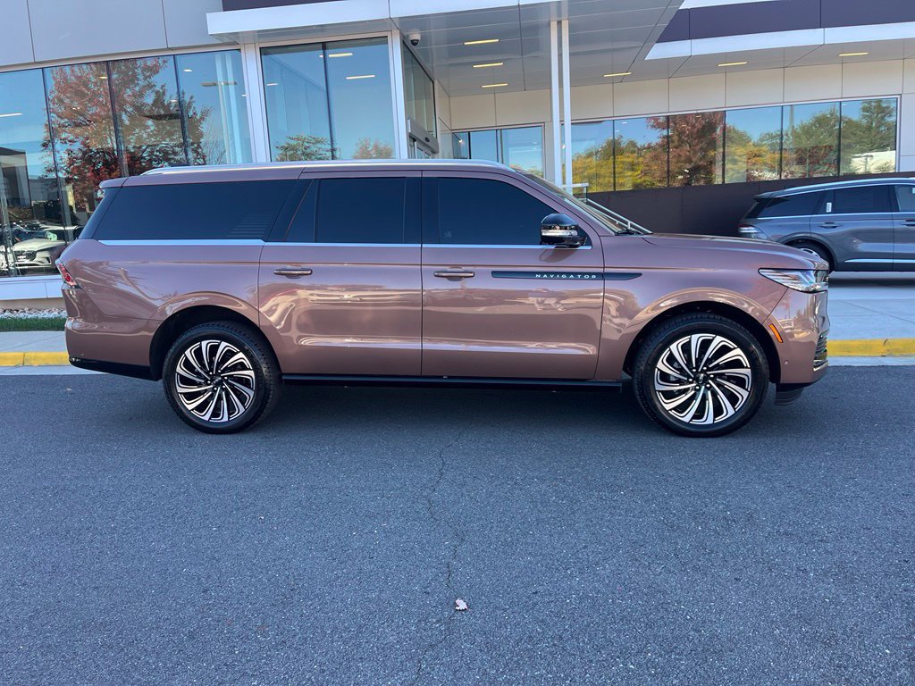 Certified 2025 Lincoln Navigator L Black Label AWD/4WD image 10