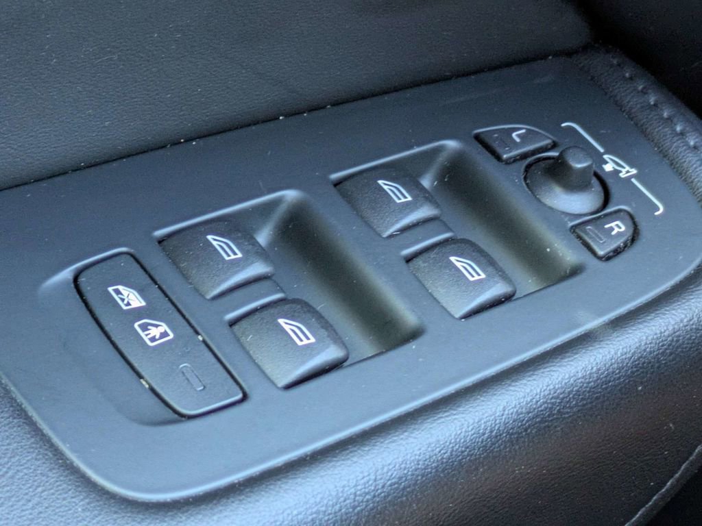 Used 2023 Volvo XC60 B5 Plus w/ Climate Package image 26