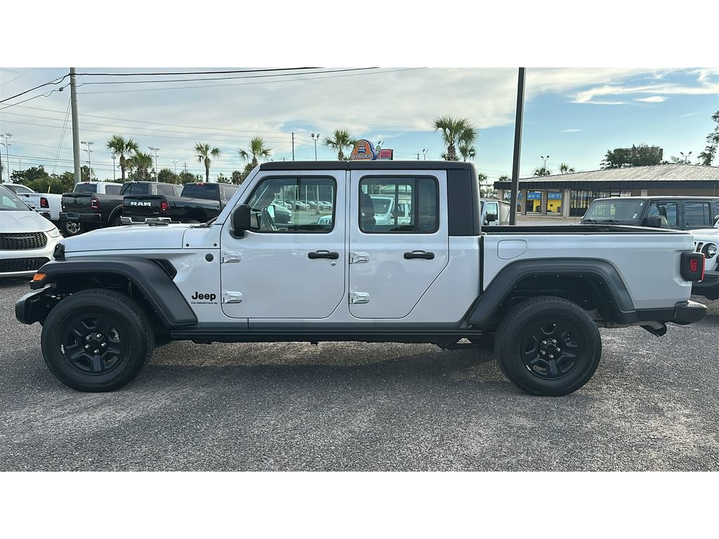 Used 2024 Jeep Gladiator Sport AWD/4WD image 3