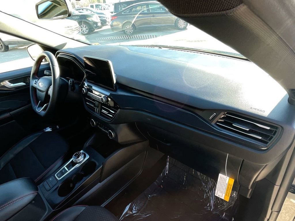 Used 2025 Ford Escape ST-Line w/ Equipment Group 301A image 39