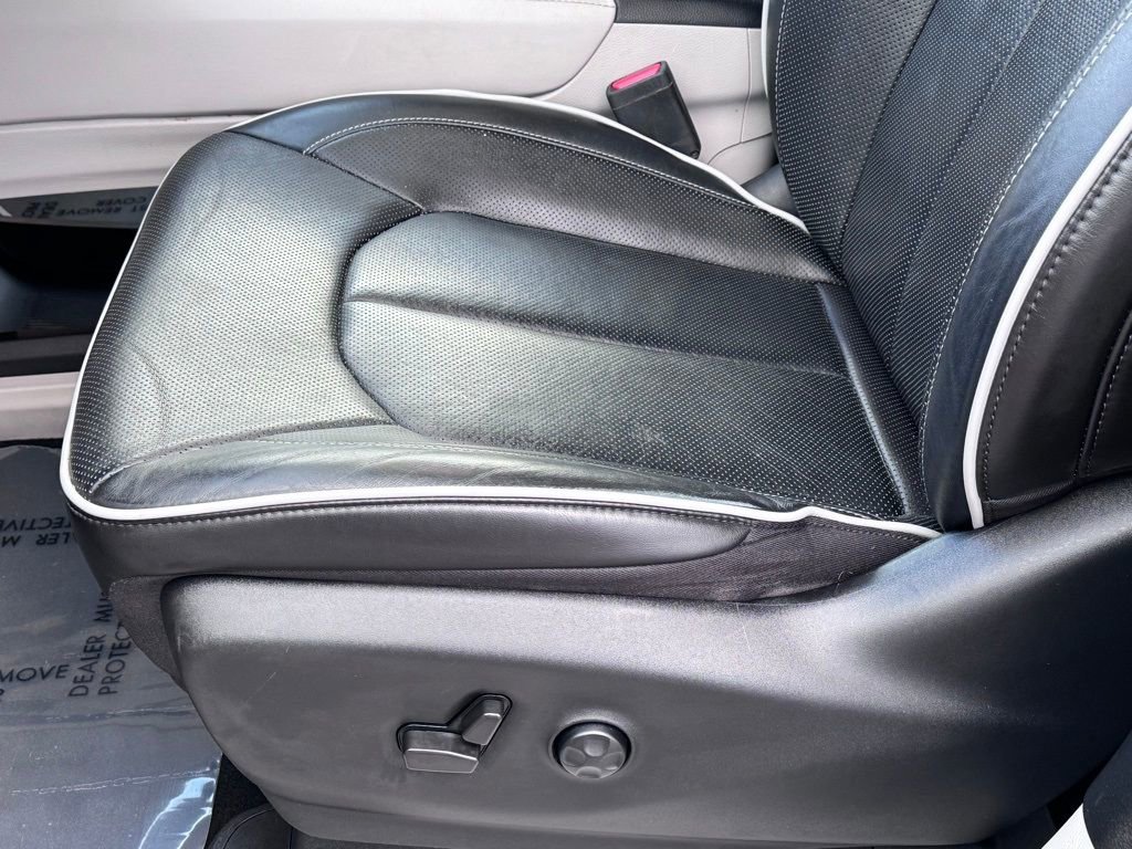 Used 2022 Chrysler Pacifica Limited FWD image 27