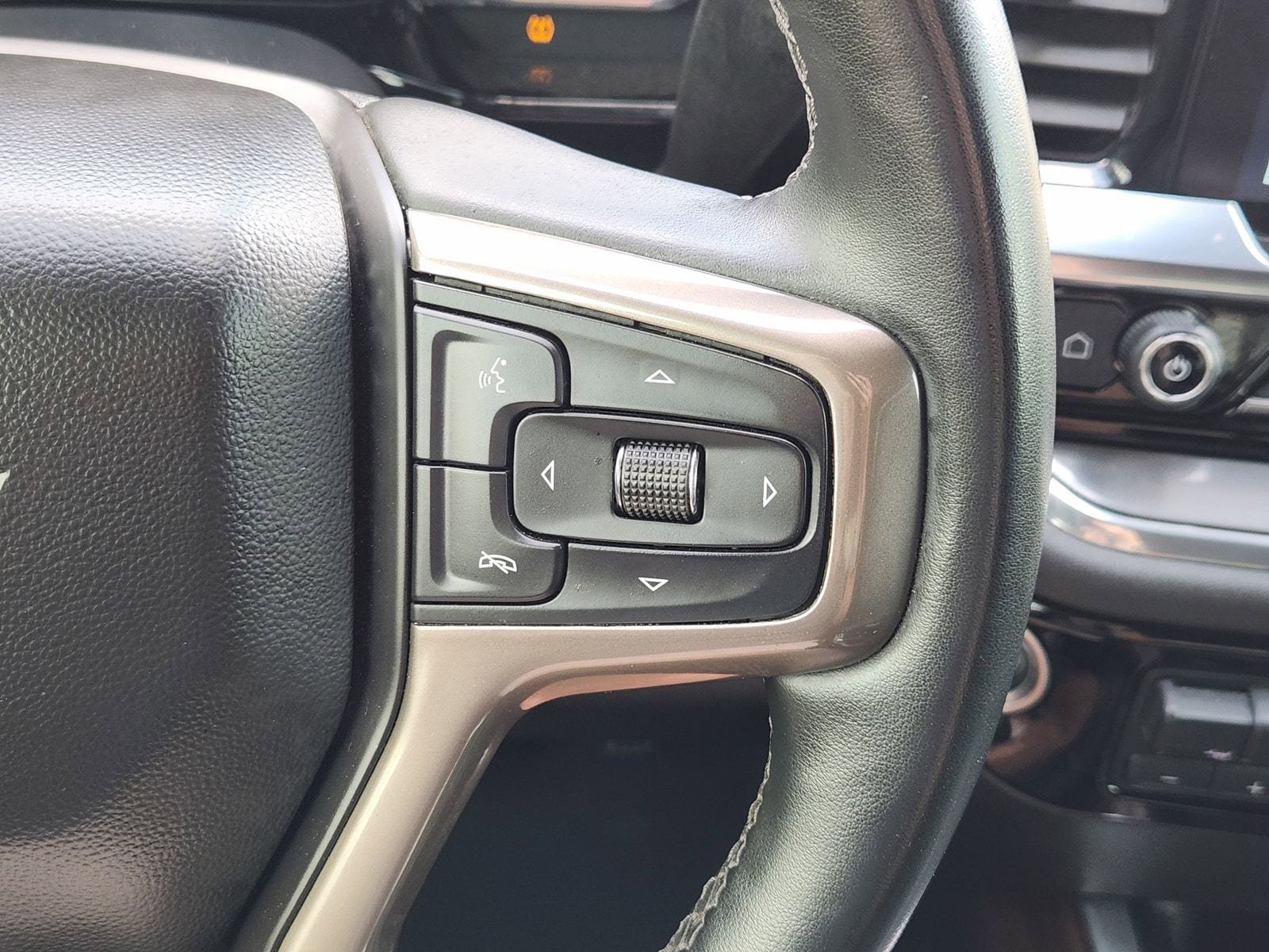 Used 2024 Chevrolet Silverado 3500 High Country w/ Technology Package AWD/4WD image 38