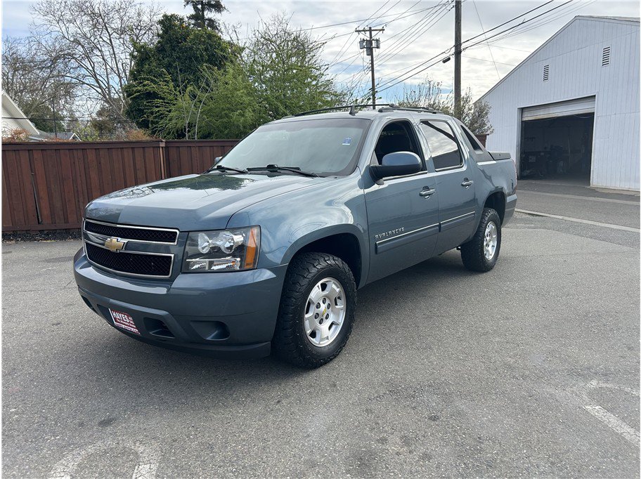 Used 2011 Chevrolet Avalanche LS image 3