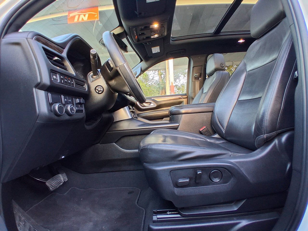 Used 2021 Chevrolet Suburban LT w/ LT Signature Package RWD image 13