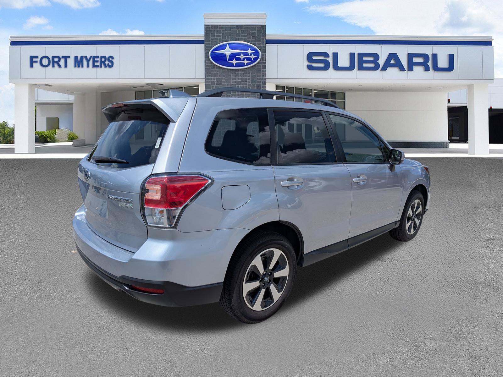 Used 2017 Subaru Forester 2.5i Premium w/ All-Weather Package AWD/4WD image 4