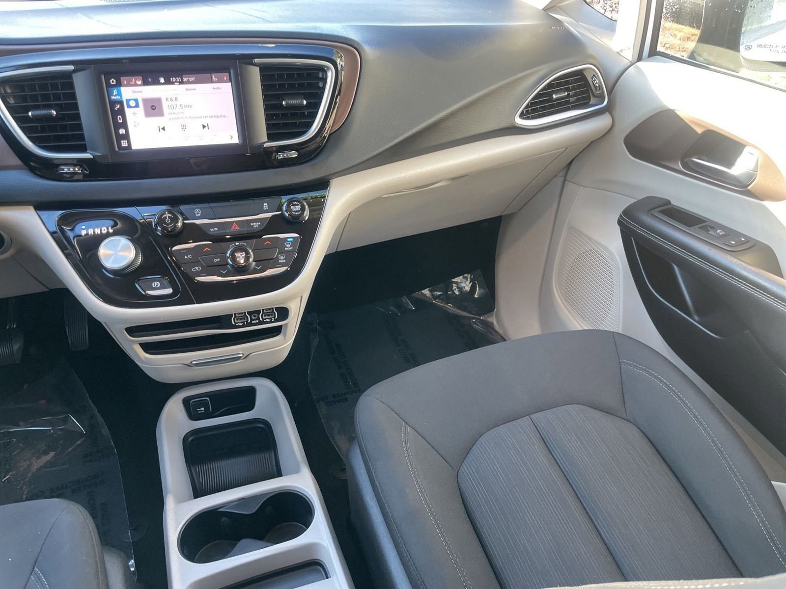 Used 2023 Chrysler Voyager LX FWD image 21