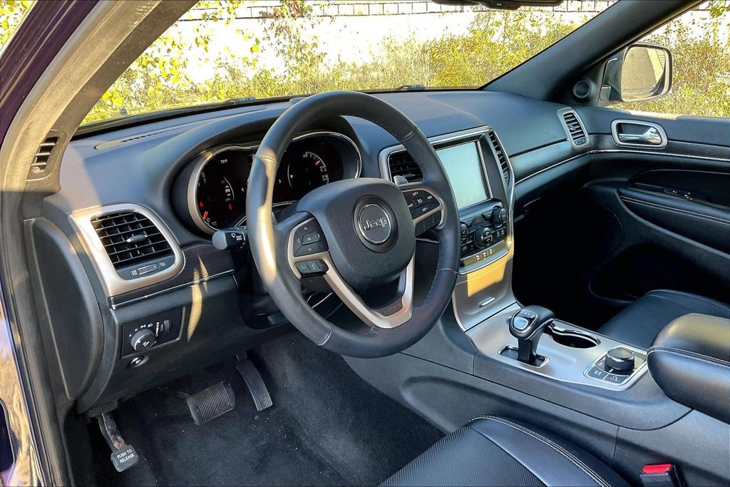 Used 2015 Jeep Grand Cherokee Limited w/ Luxury Group II AWD/4WD image 14