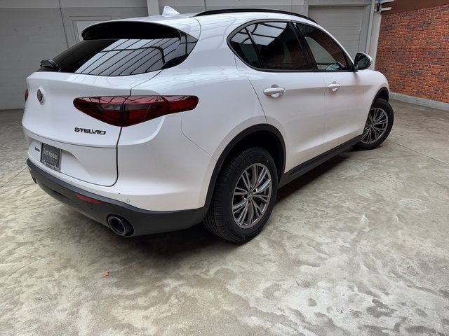 Used 2022 Alfa Romeo Stelvio Sprint image 5