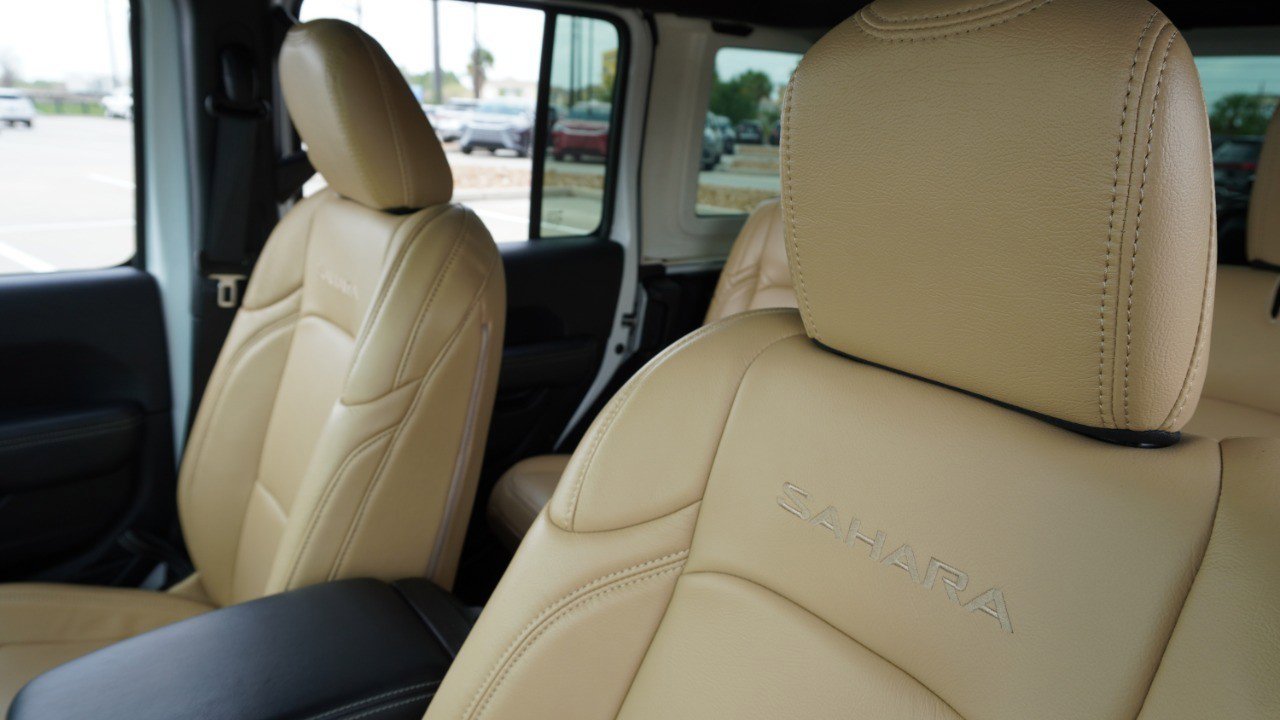 Used 2019 Jeep Wrangler Unlimited Sahara image 25