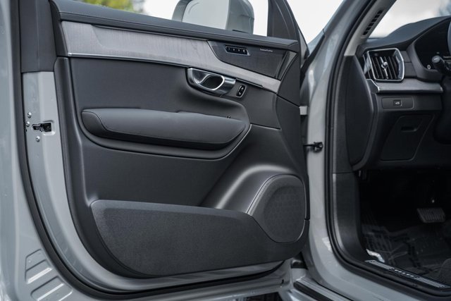 New 2026 Volvo XC90 B6 Ultra w/ Protection Package image 37
