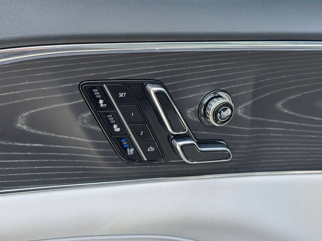 Certified 2024 Cadillac Lyriq Luxury AWD/4WD image 14