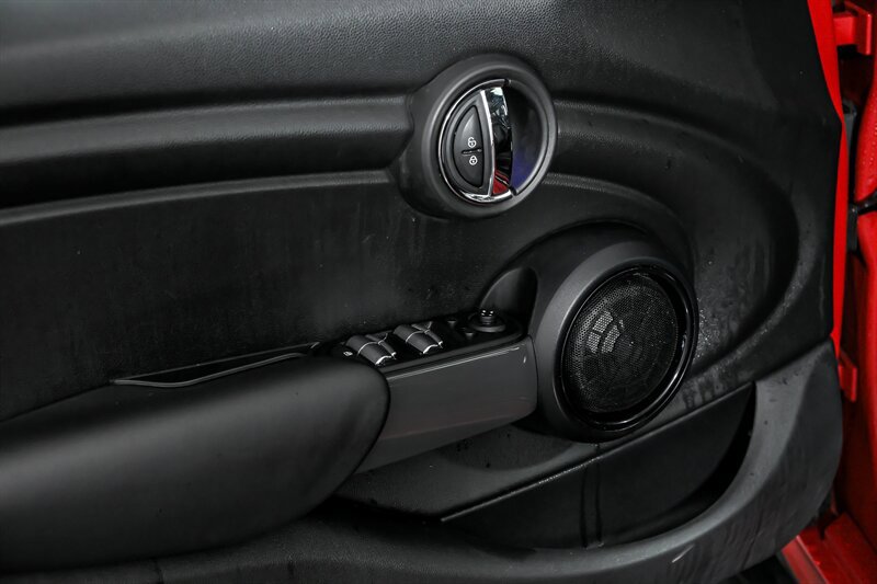 Used 2015 MINI Cooper 4-Door Hardtop image 15