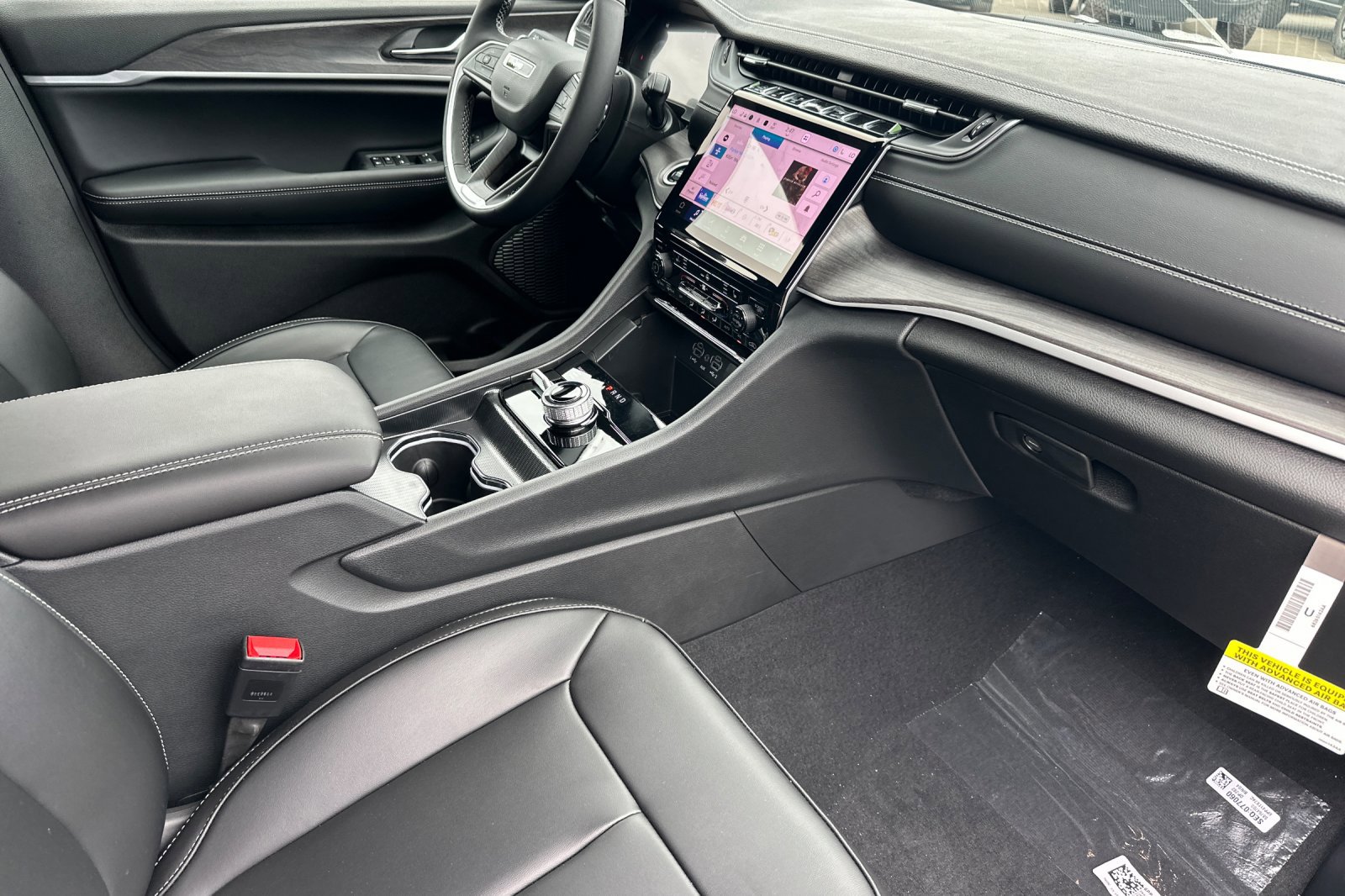 New 2025 Jeep Grand Cherokee L Limited w/ Black Appearance Package image 16