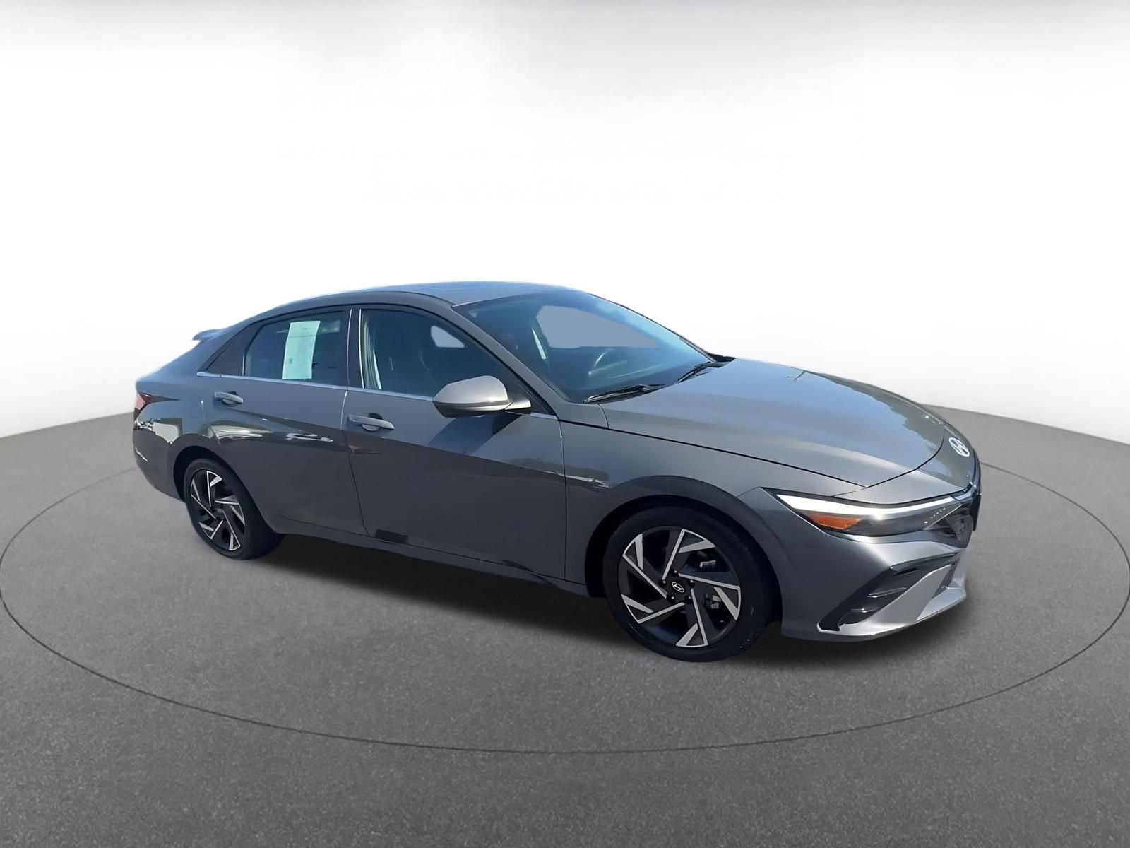 Used 2025 Hyundai Elantra SEL FWD image 2