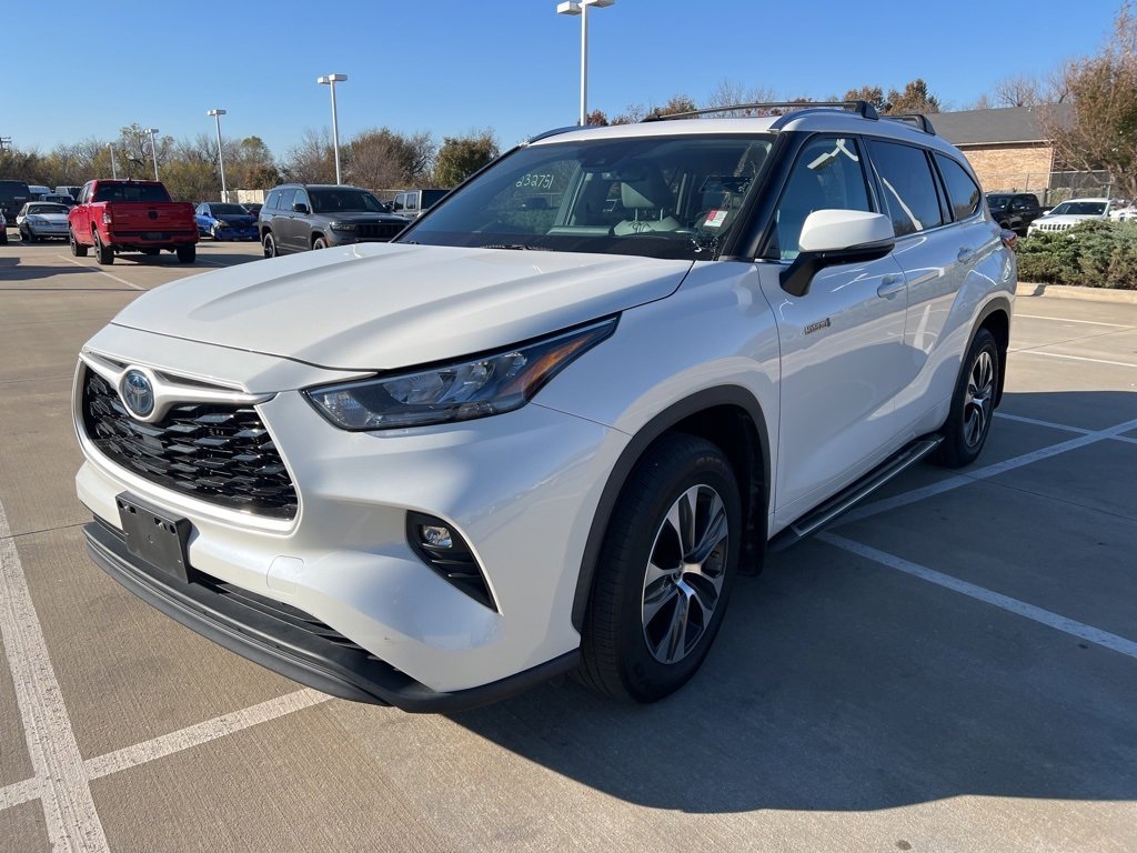 Used 2020 Toyota Highlander XLE image 3