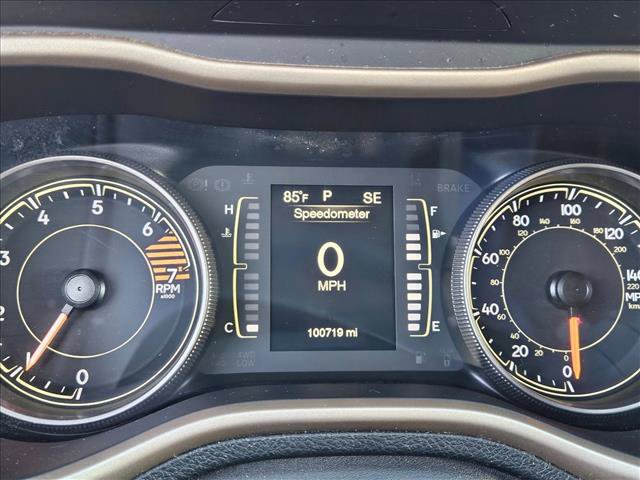 Used 2018 Jeep Cherokee Latitude w/ Altitude Package FWD image 11