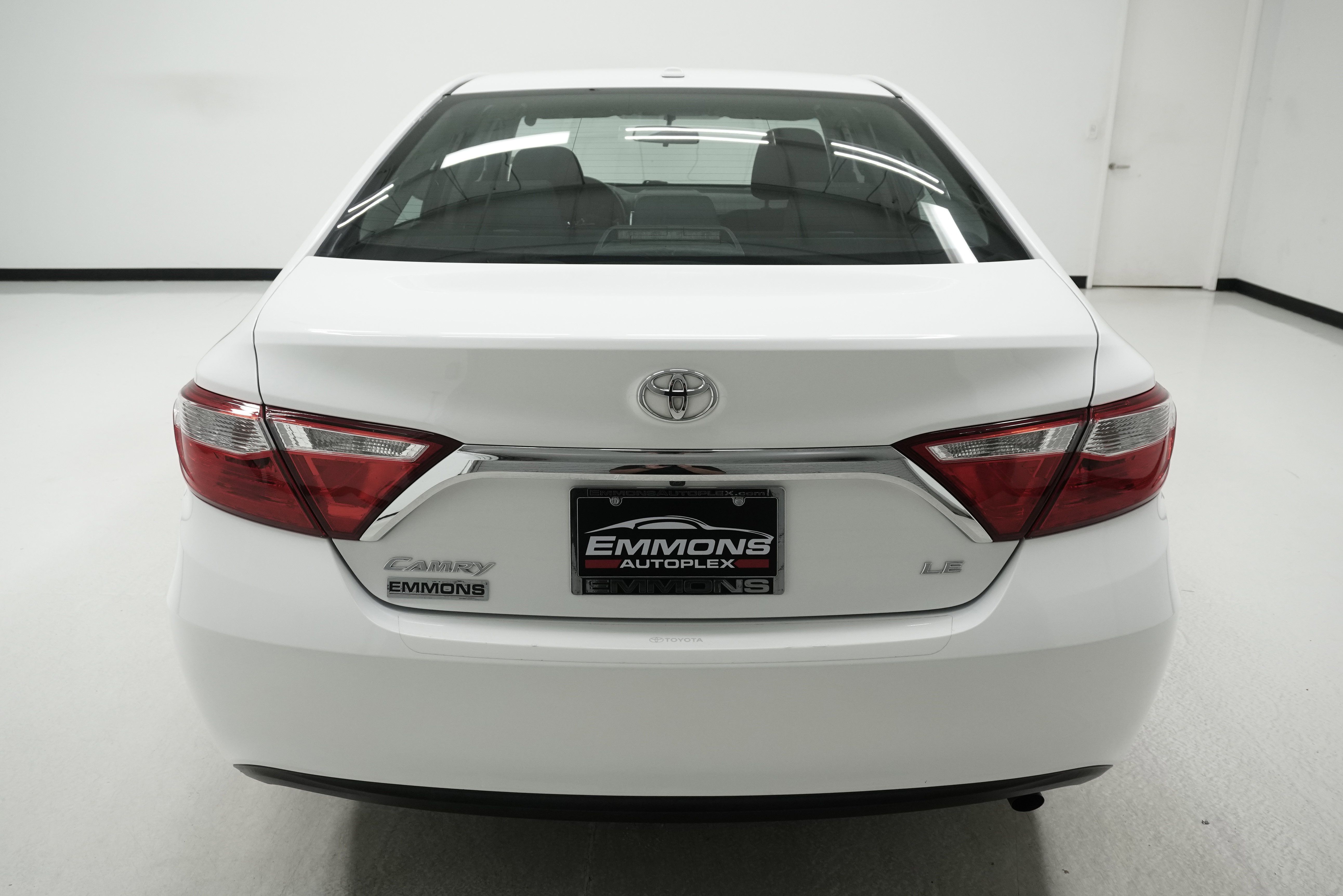 Used 2017 Toyota Camry LE FWD image 5