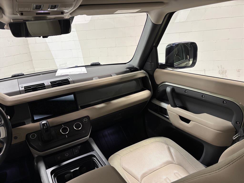 Used 2020 Land Rover Defender 110 First Edition image 36
