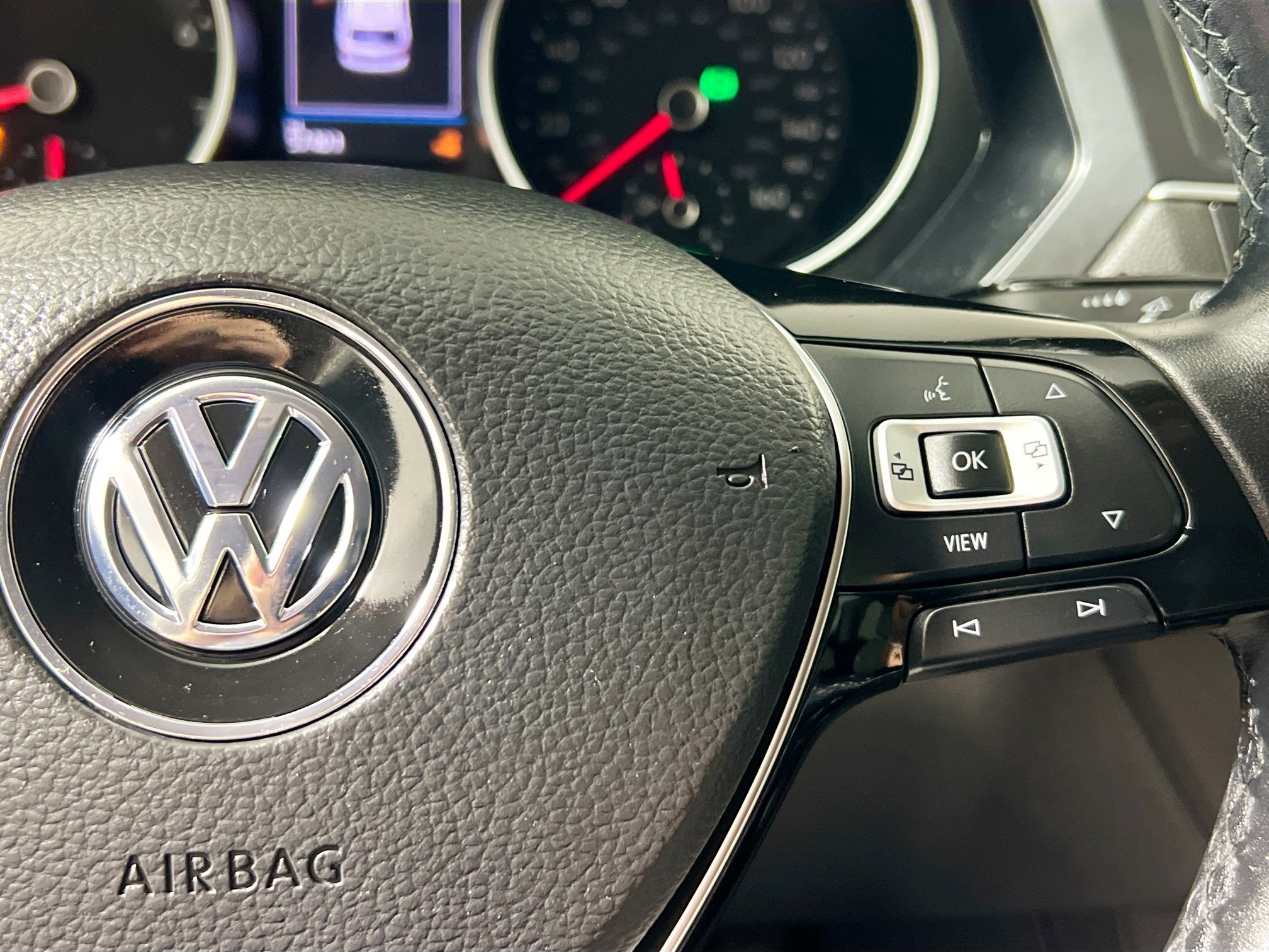 Used 2019 Volkswagen Tiguan SE AWD/4WD image 19