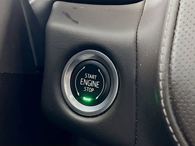 Used 2022 GMC Yukon XL SLT w/ SLT Luxury Package image 16