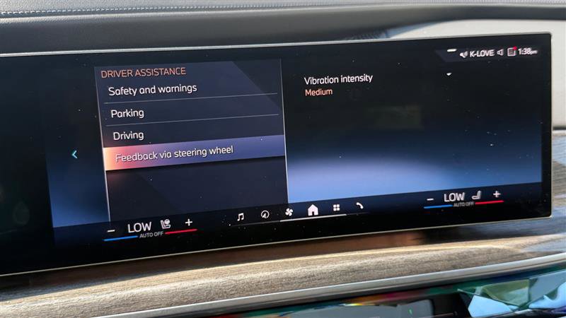 Used 2023 BMW i7 xDrive60 AWD/4WD image 29