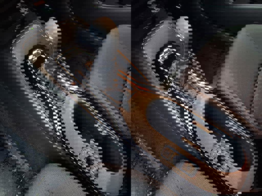 Used 2025 Toyota Corolla SE w/ SE Package image 15