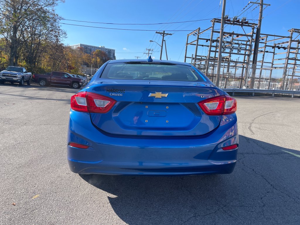 Used 2016 Chevrolet Cruze LT w/ Sun And Sound Package FWD image 4