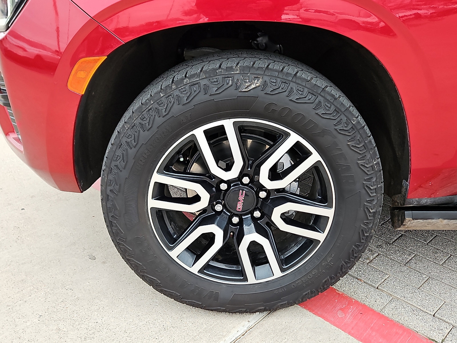 Used 2023 GMC Yukon AT4 w/ LPO, Floor Liner Package image 5