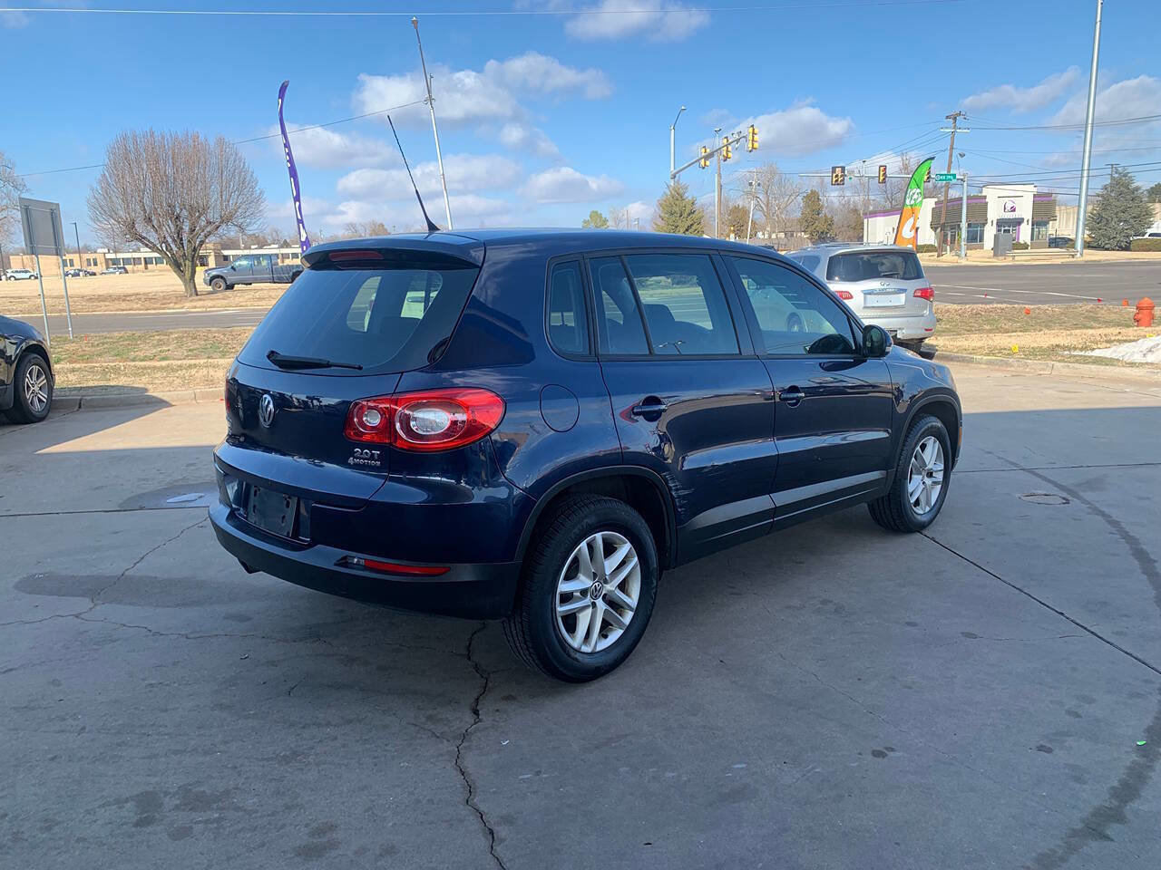 Used 2011 Volkswagen Tiguan SEL image 7