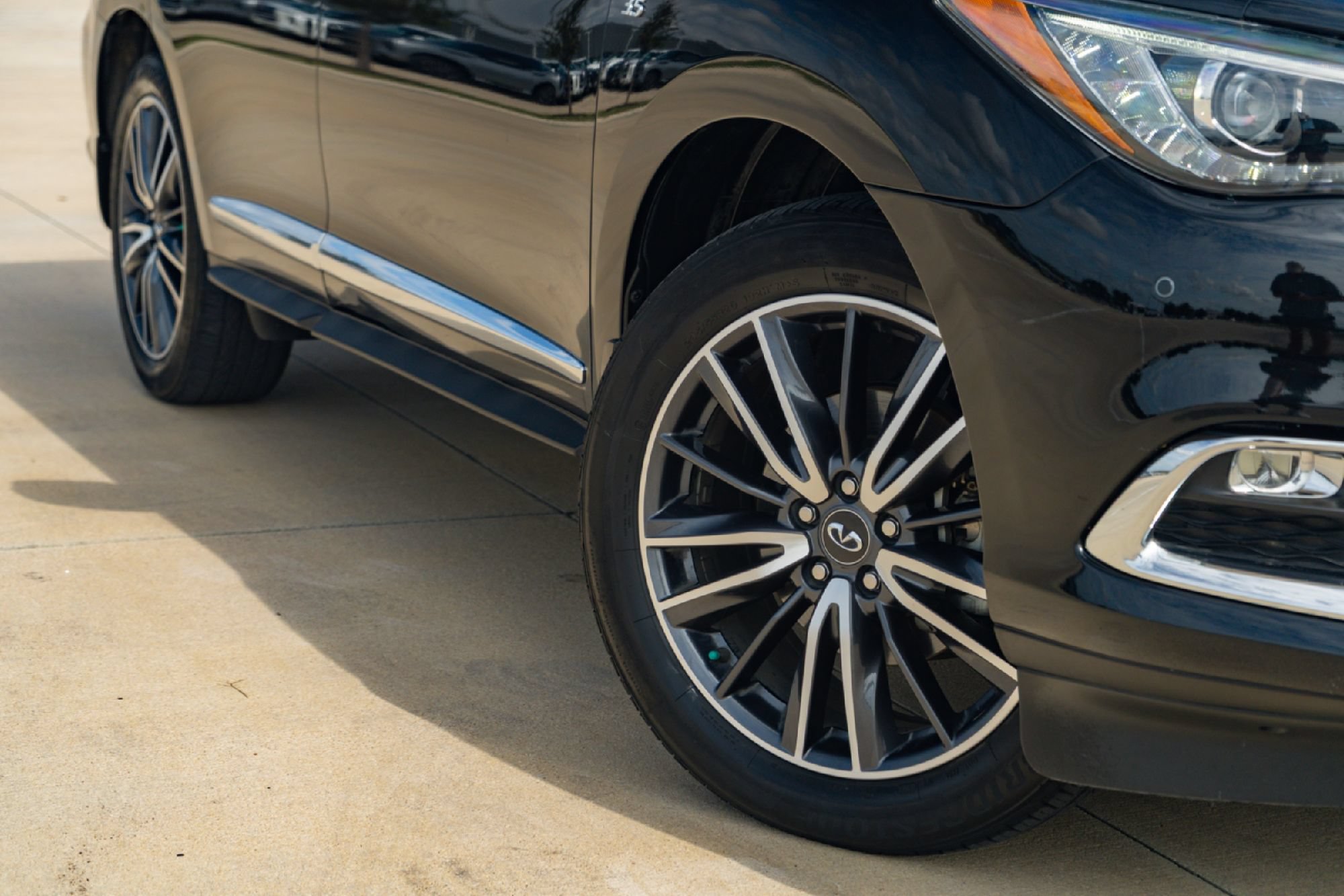 Used 2020 INFINITI QX60 Signature Edition FWD image 2