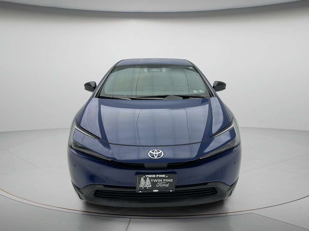 Used 2025 Toyota Prius LE FWD image 2