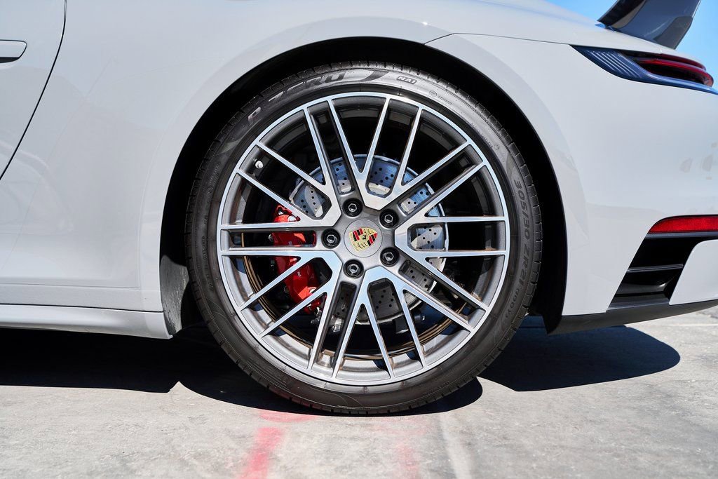 Used 2024 Porsche 911 Carrera 4S w/ Premium Package image 17