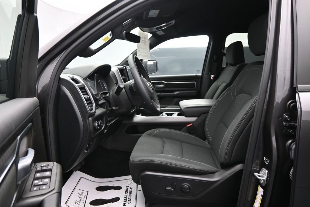 Used 2025 RAM 1500 Big Horn AWD/4WD image 9