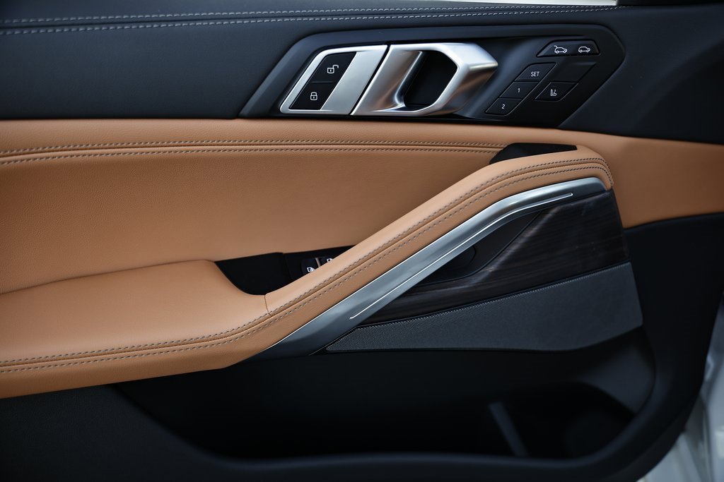 New 2026 BMW X6 xDrive40i w/ Climate Comfort Package image 14