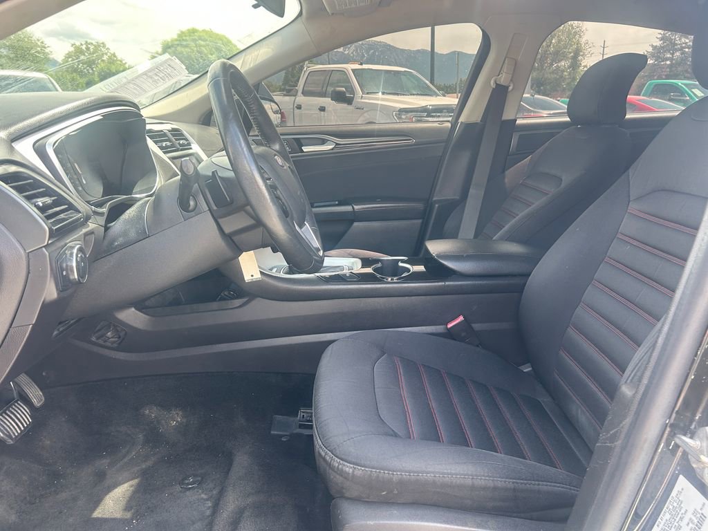 Used 2016 Ford Fusion SE FWD image 24