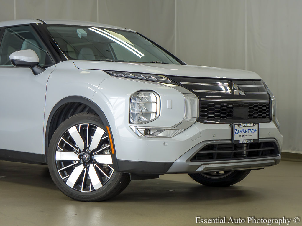 Used 2025 Mitsubishi Outlander SE AWD/4WD image 3