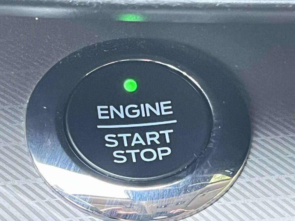 Used 2020 Ford Explorer XLT w/ Equipment Group 202A AWD/4WD image 35