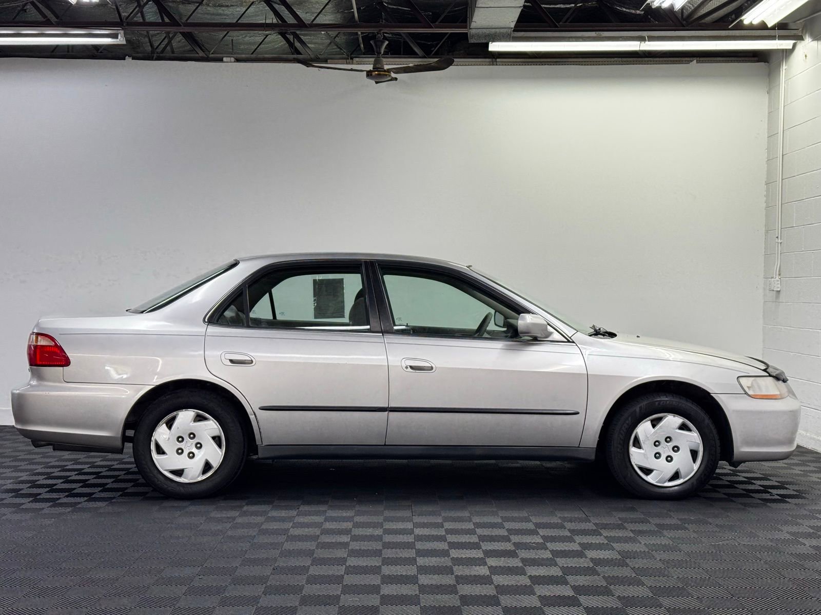 Used 1998 Honda Accord LX image 4