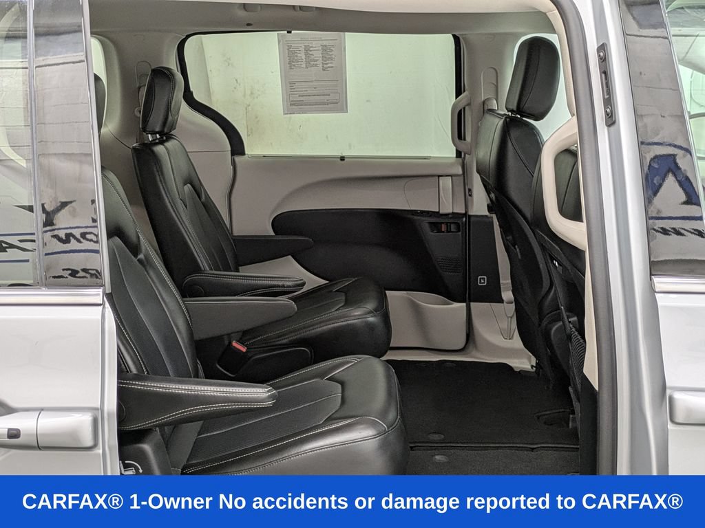 Used 2024 Chrysler Pacifica Touring-L FWD image 36