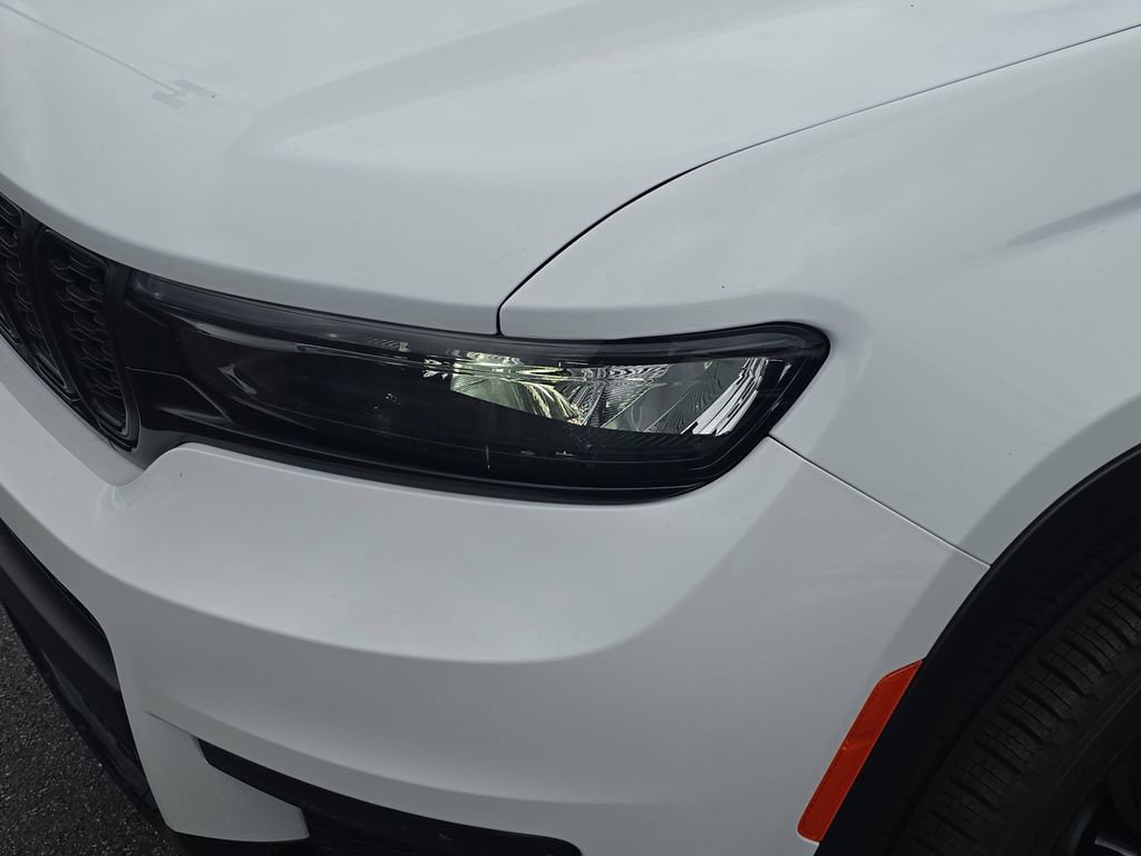 Used 2025 Jeep Grand Cherokee L Limited w/ Black Appearance Package image 10