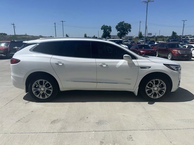Used 2020 Buick Enclave Avenir w/ Avenir Technology Package AWD/4WD image 2