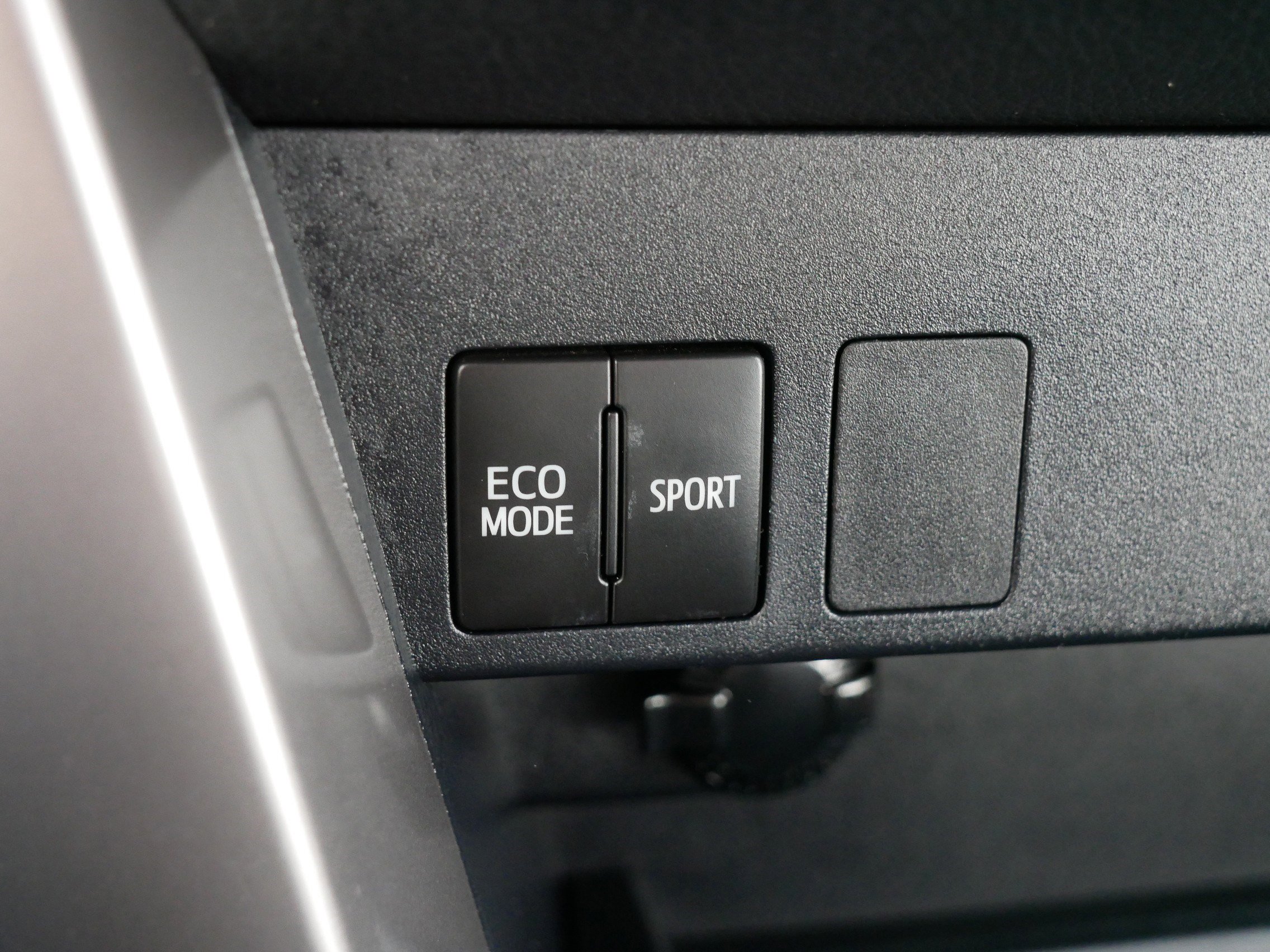 Used 2017 Toyota RAV4 LE w/ All Weather Liner Package AWD/4WD image 28