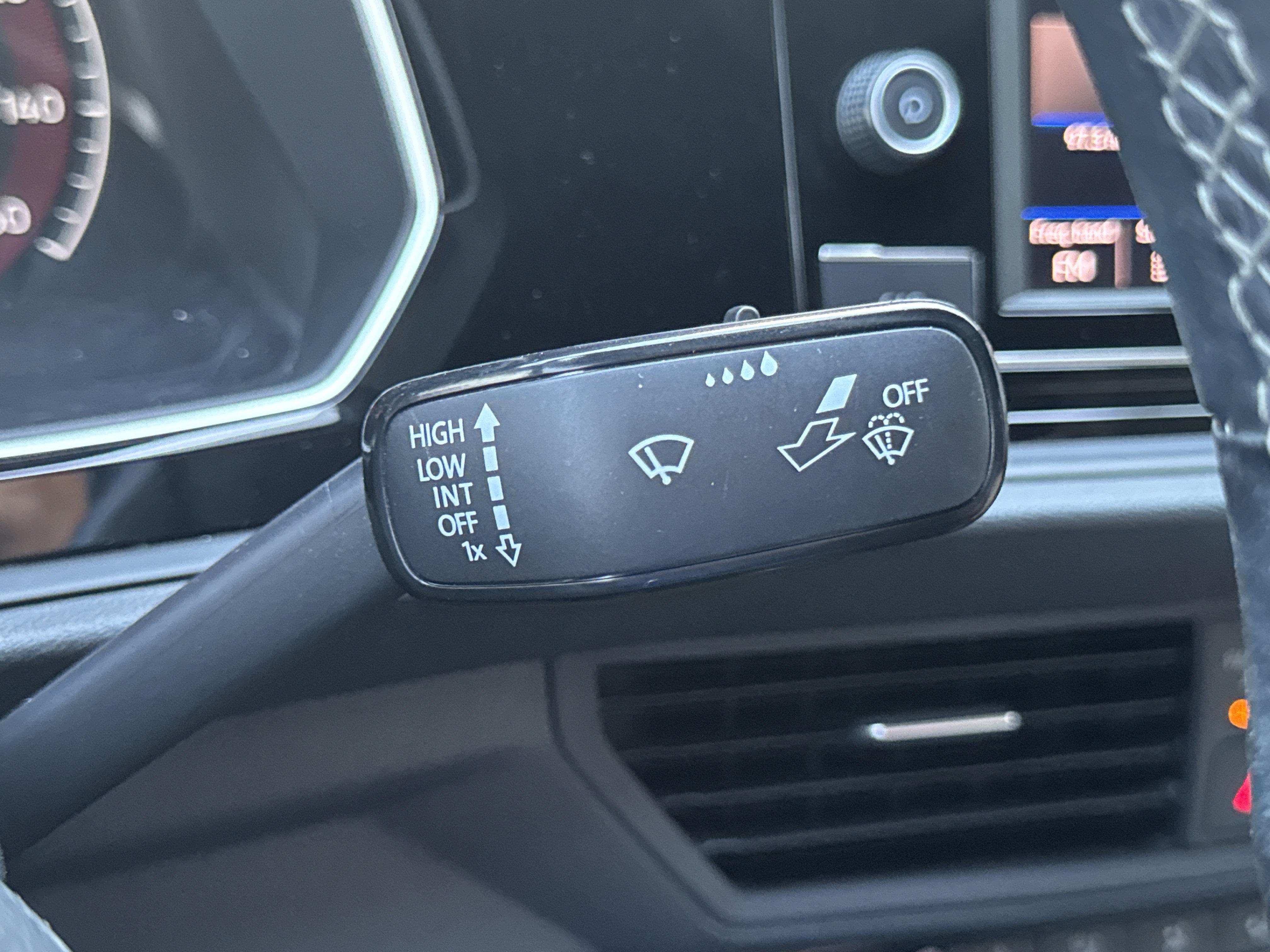 Used 2019 Volkswagen Jetta R-Line FWD image 17