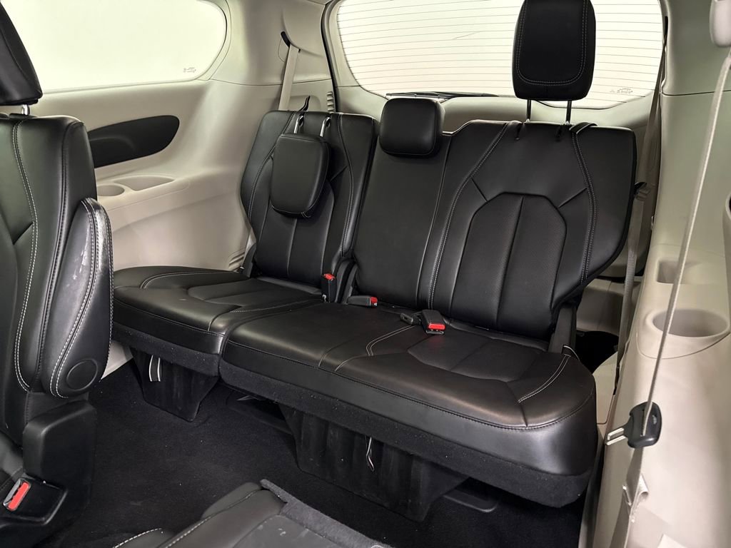 Used 2024 Chrysler Pacifica Touring-L image 23