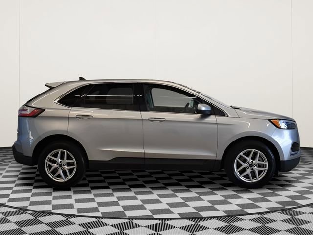 Used 2022 Ford Edge SEL image 2