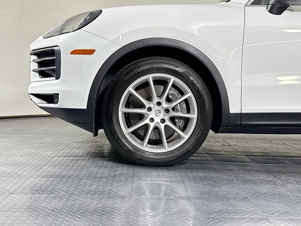 Certified 2024 Porsche Cayenne AWD/4WD image 28