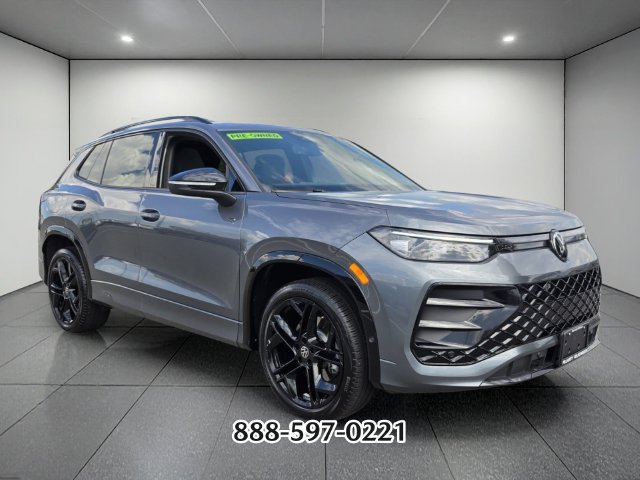 Used 2025 Volkswagen Tiguan SE R-Line AWD/4WD image 7