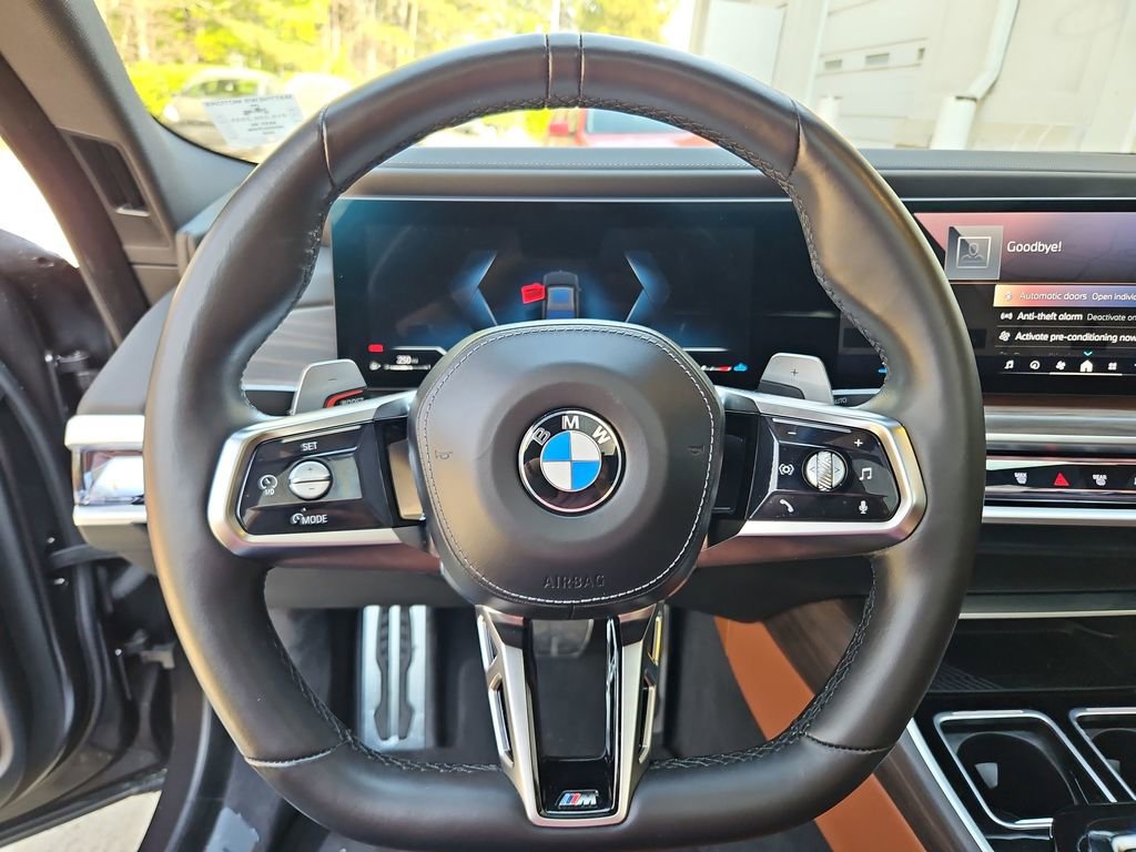 Used 2024 BMW 760i xDrive AWD/4WD image 11