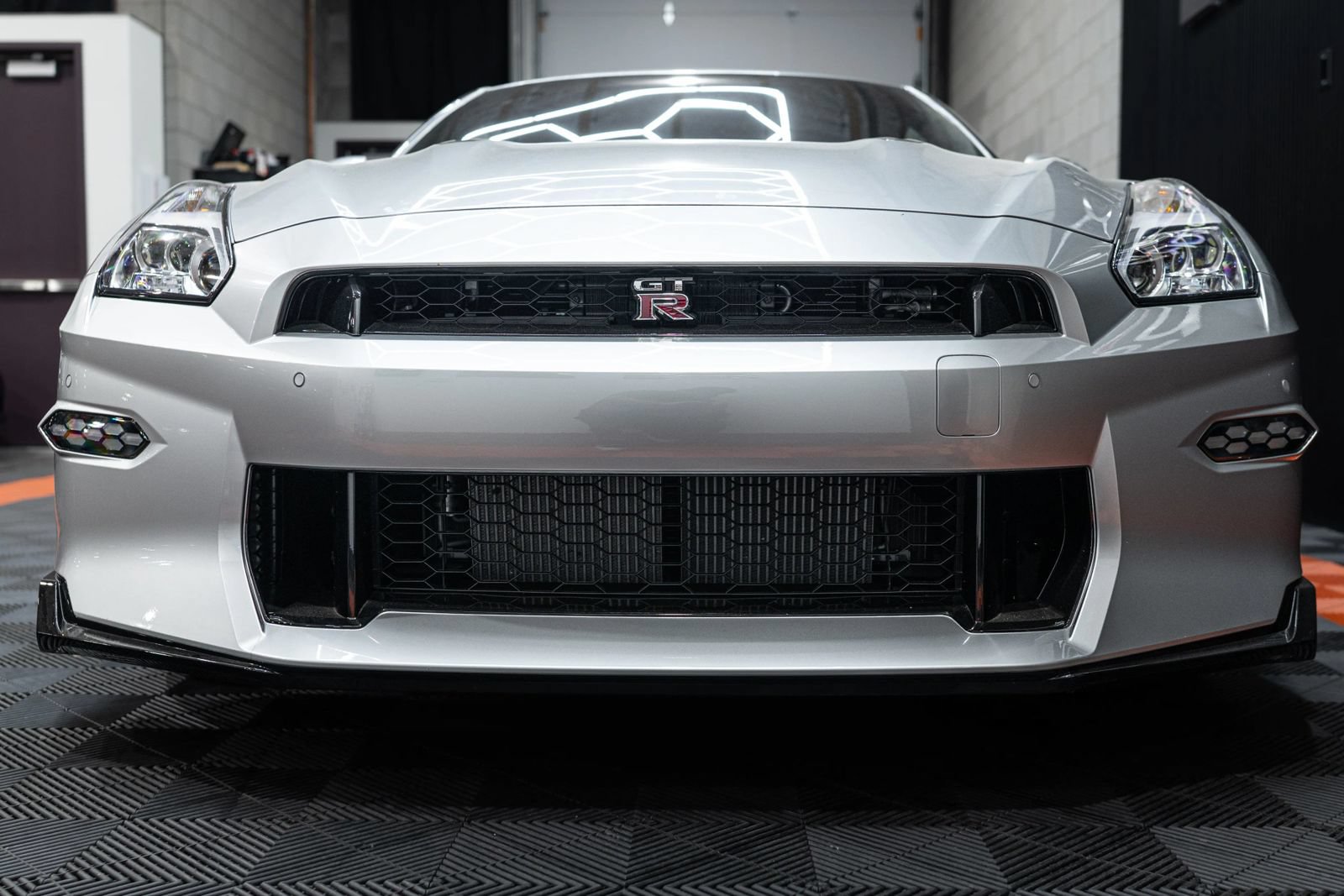 Used 2024 Nissan GT-R Premium w/ Floor Mat Package AWD/4WD image 8